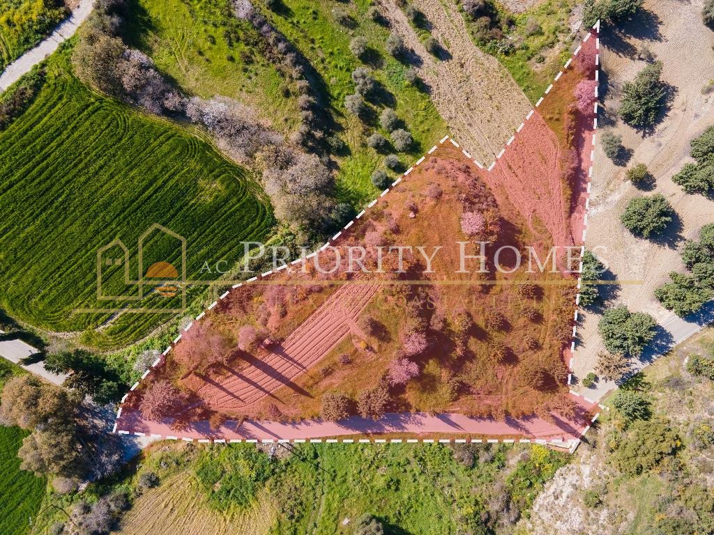 Residential Field in Peristerona
