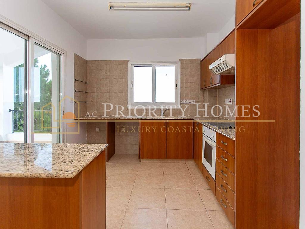 Three-Bedroom Apartment in Konia