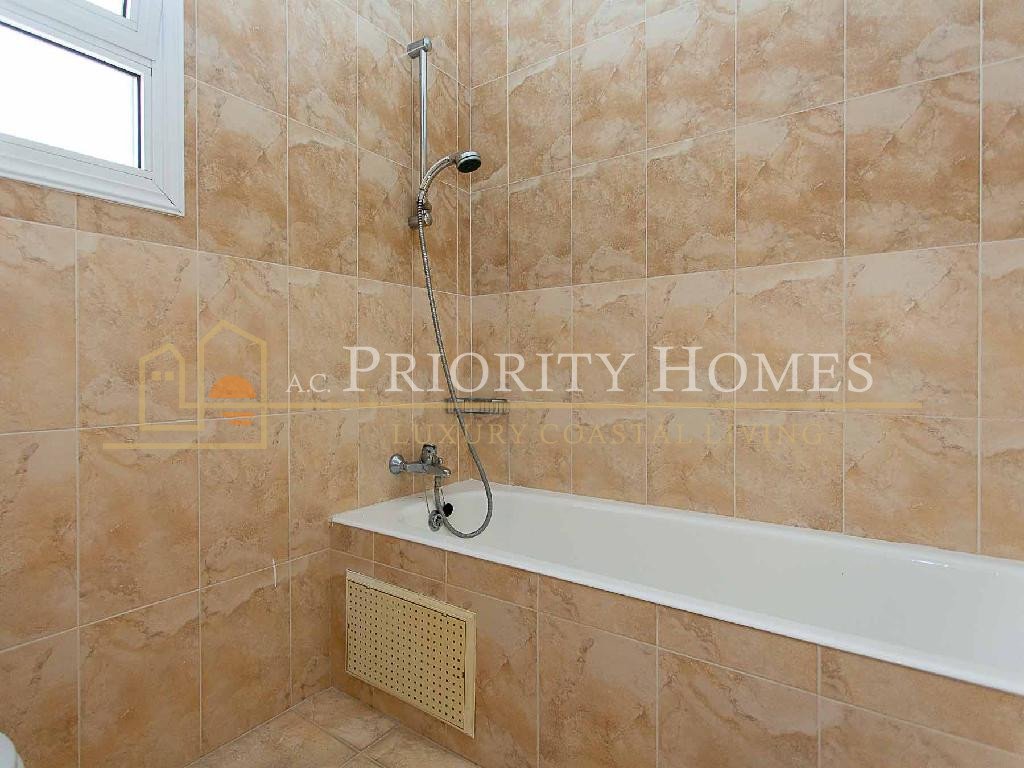 Three-Bedroom Apartment in Konia