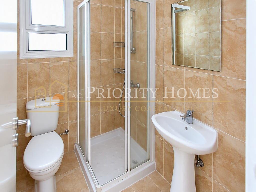 Three-Bedroom Apartment in Konia