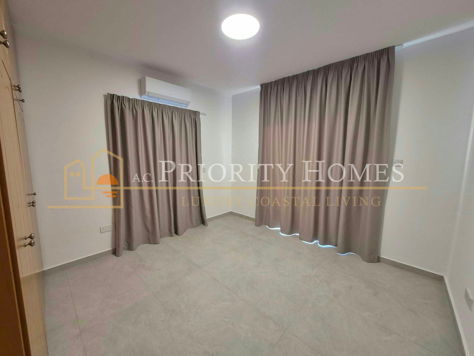 Modern Two‑Bedroom Apartment in Chloraka