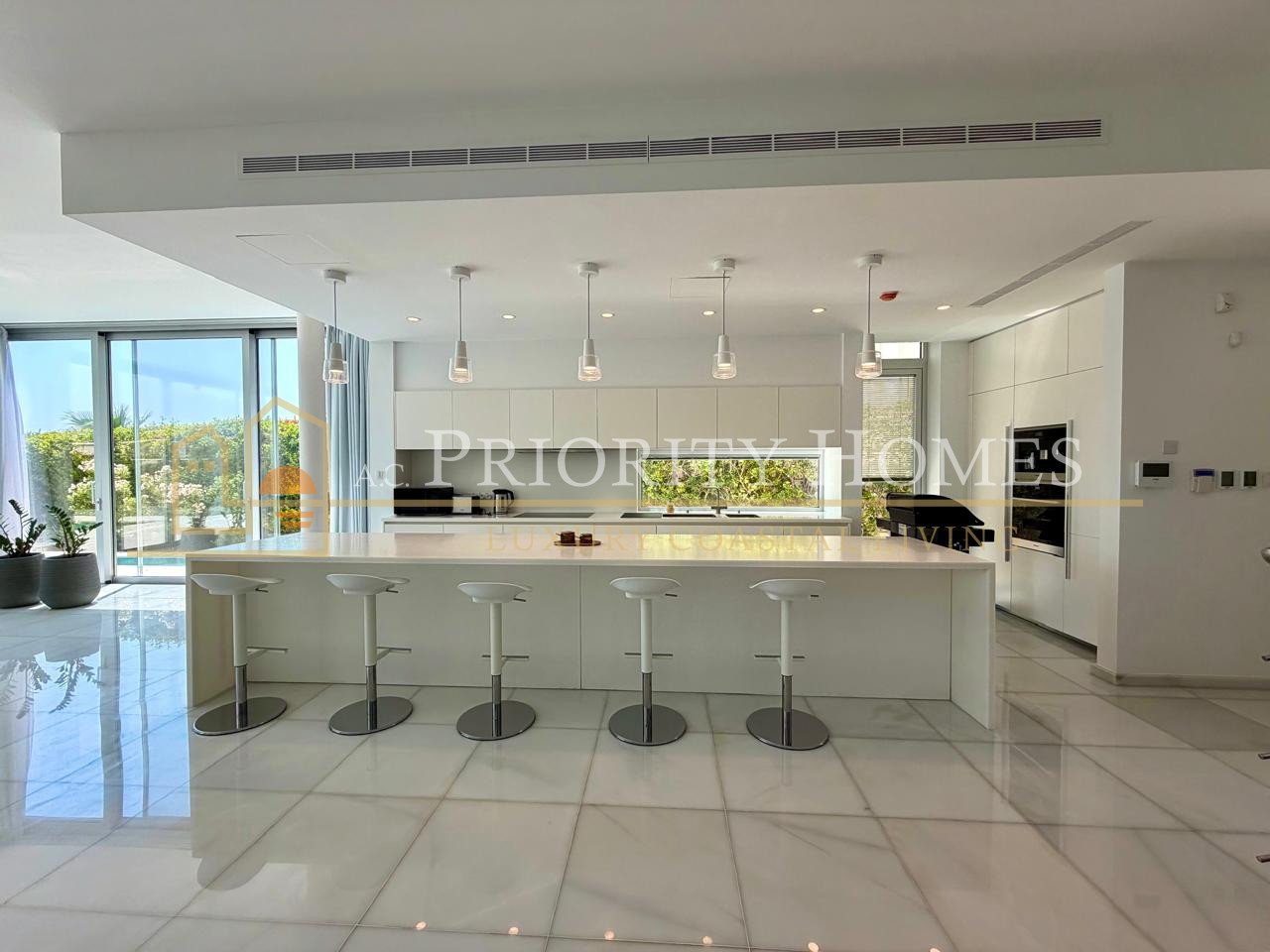 EXCLUSIVE LUXURY FIVE BEDROOM SEAFRONT VILLA Coral Bay Area