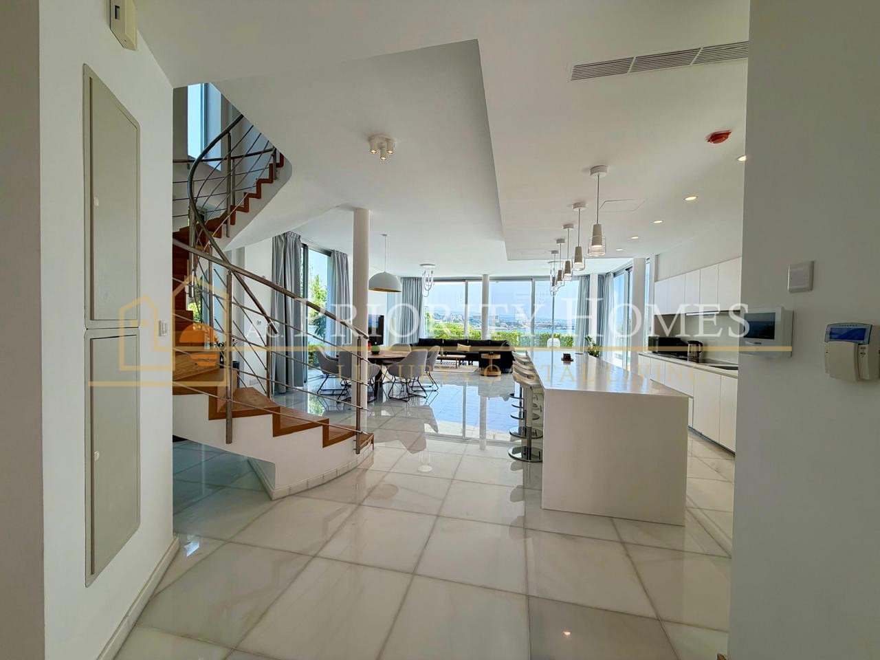 EXCLUSIVE LUXURY FIVE BEDROOM SEAFRONT VILLA Coral Bay Area