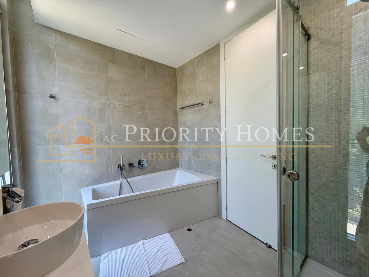 EXCLUSIVE LUXURY FIVE BEDROOM SEAFRONT VILLA Coral Bay Area