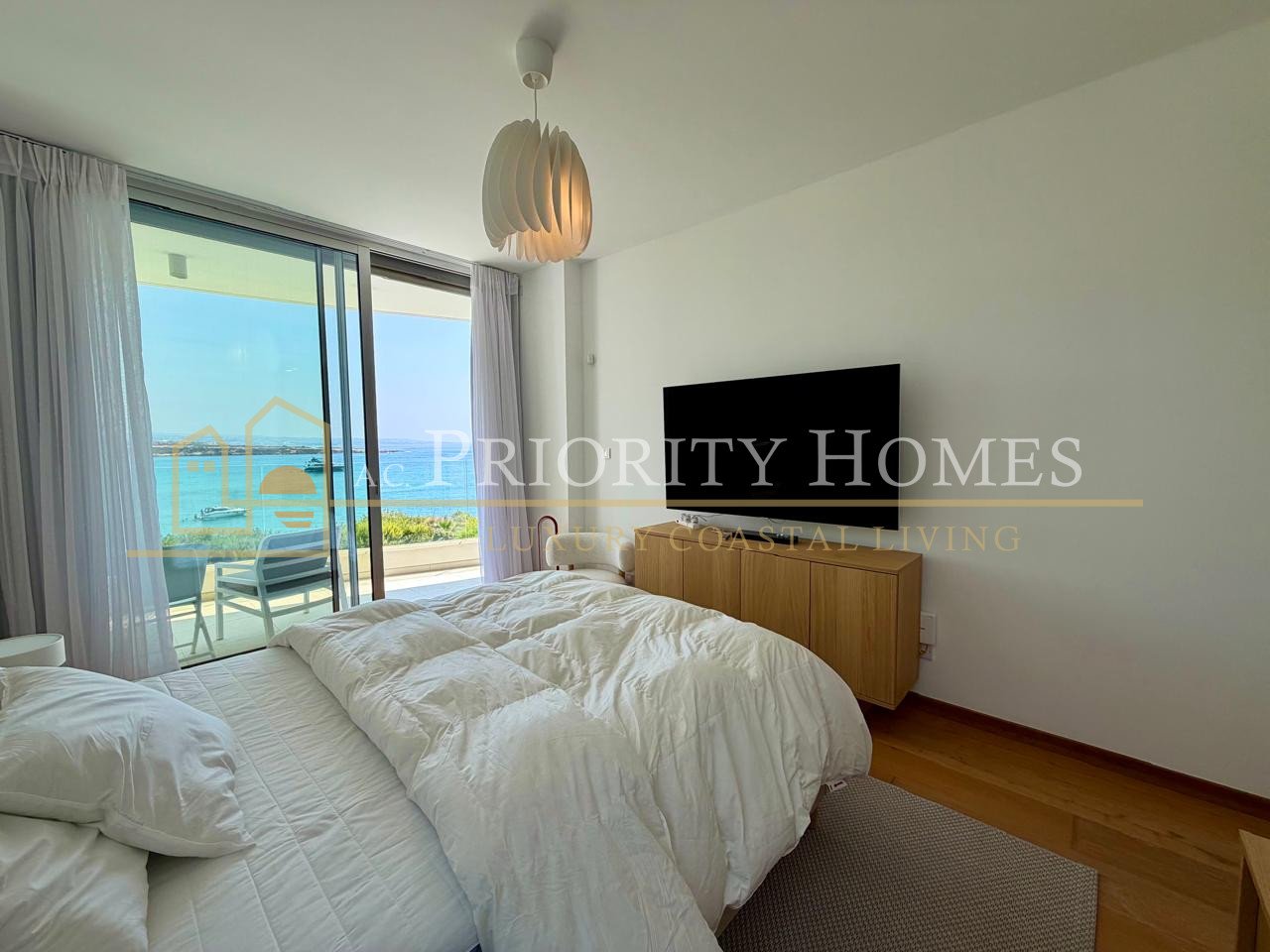 EXCLUSIVE LUXURY FIVE BEDROOM SEAFRONT VILLA Coral Bay Area