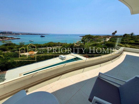 EXCLUSIVE LUXURY FIVE BEDROOM SEAFRONT VILLA Coral Bay Area