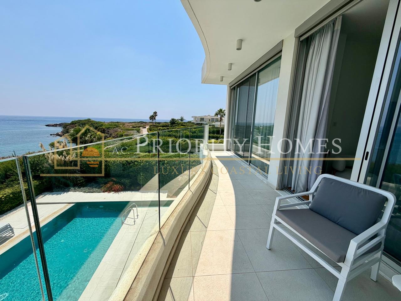 EXCLUSIVE LUXURY FIVE BEDROOM SEAFRONT VILLA Coral Bay Area