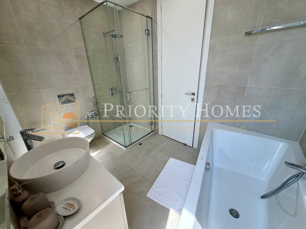 EXCLUSIVE LUXURY FIVE BEDROOM SEAFRONT VILLA Coral Bay Area