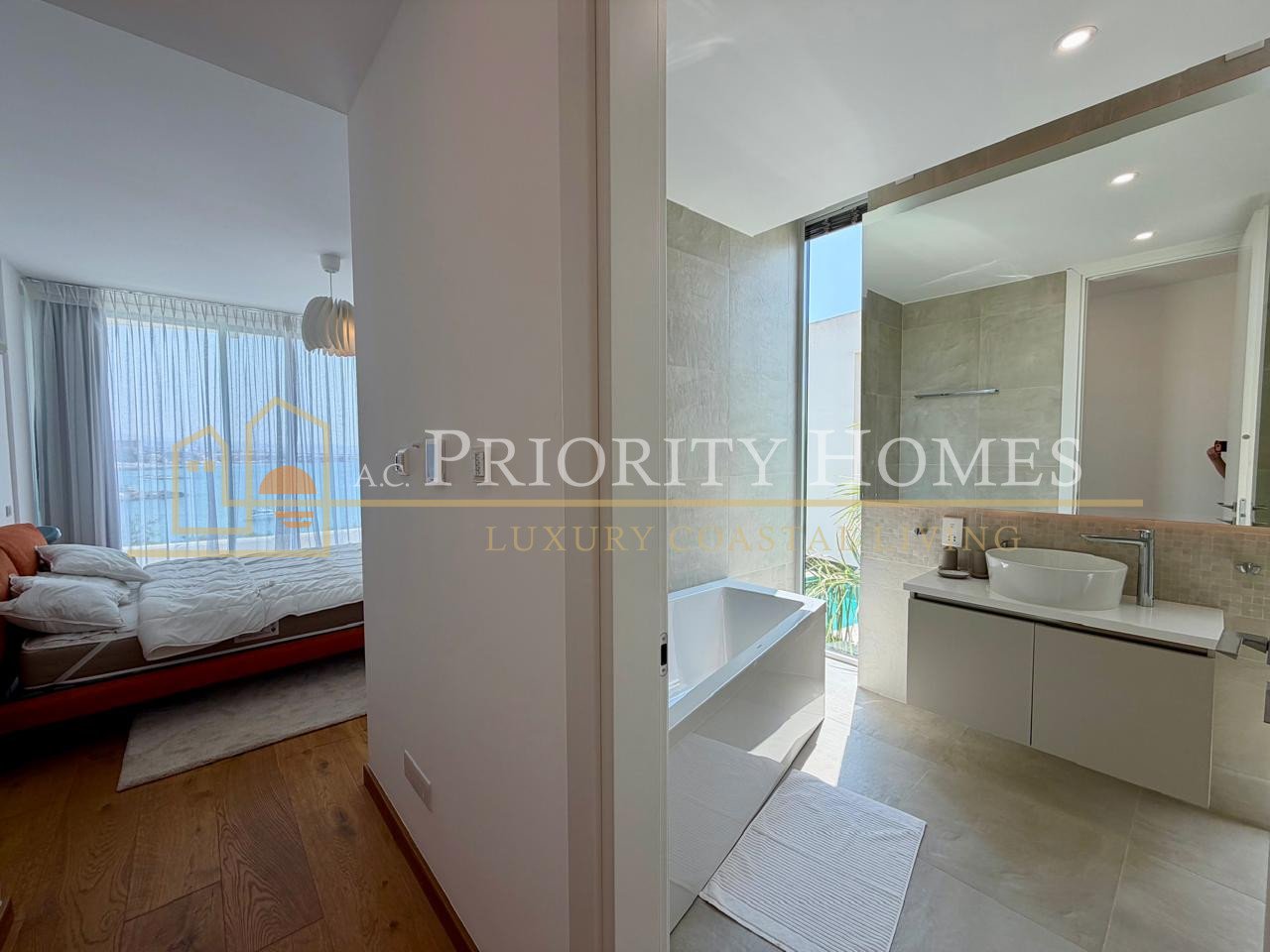 EXCLUSIVE LUXURY FIVE BEDROOM SEAFRONT VILLA Coral Bay Area