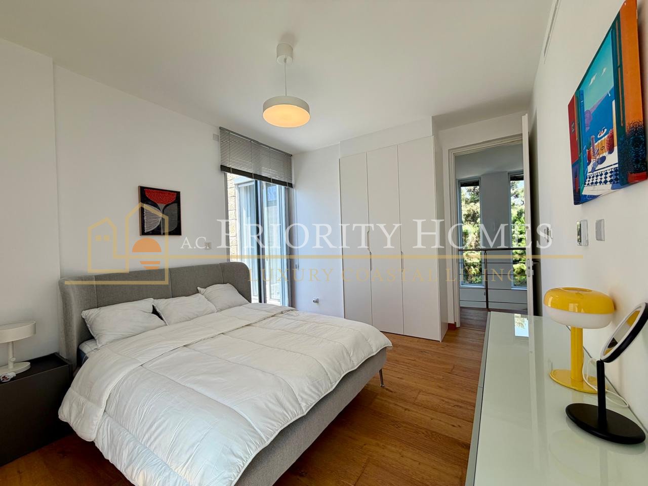 EXCLUSIVE LUXURY FIVE BEDROOM SEAFRONT VILLA Coral Bay Area