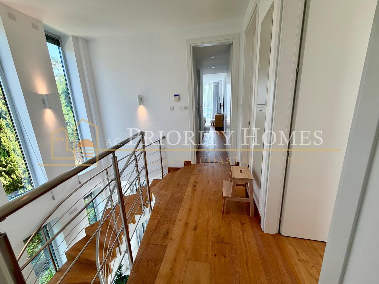 EXCLUSIVE LUXURY FIVE BEDROOM SEAFRONT VILLA Coral Bay Area