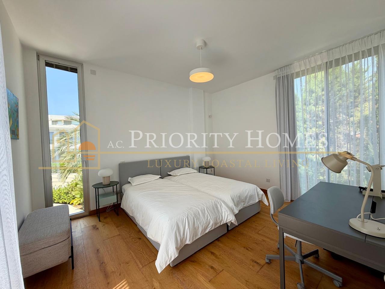 EXCLUSIVE LUXURY FIVE BEDROOM SEAFRONT VILLA Coral Bay Area