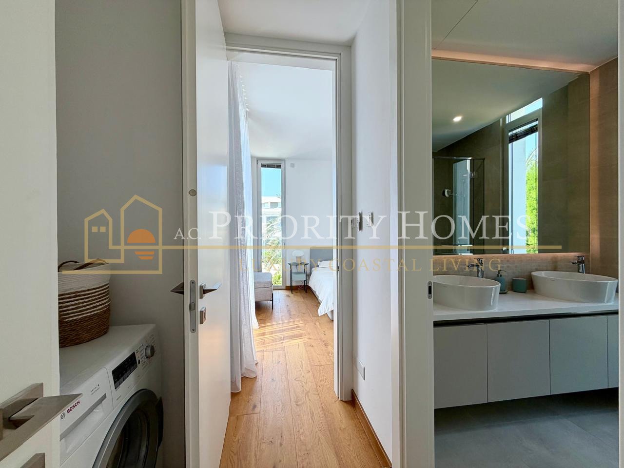 EXCLUSIVE LUXURY FIVE BEDROOM SEAFRONT VILLA Coral Bay Area