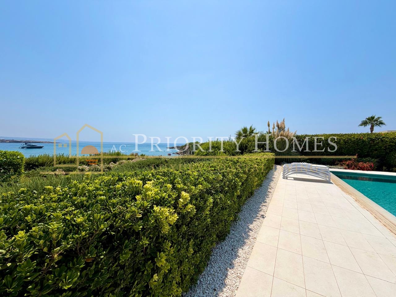 EXCLUSIVE LUXURY FIVE BEDROOM SEAFRONT VILLA Coral Bay Area