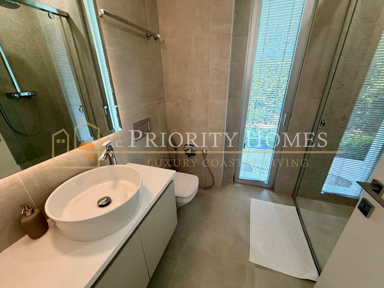 EXCLUSIVE LUXURY FIVE BEDROOM SEAFRONT VILLA Coral Bay Area