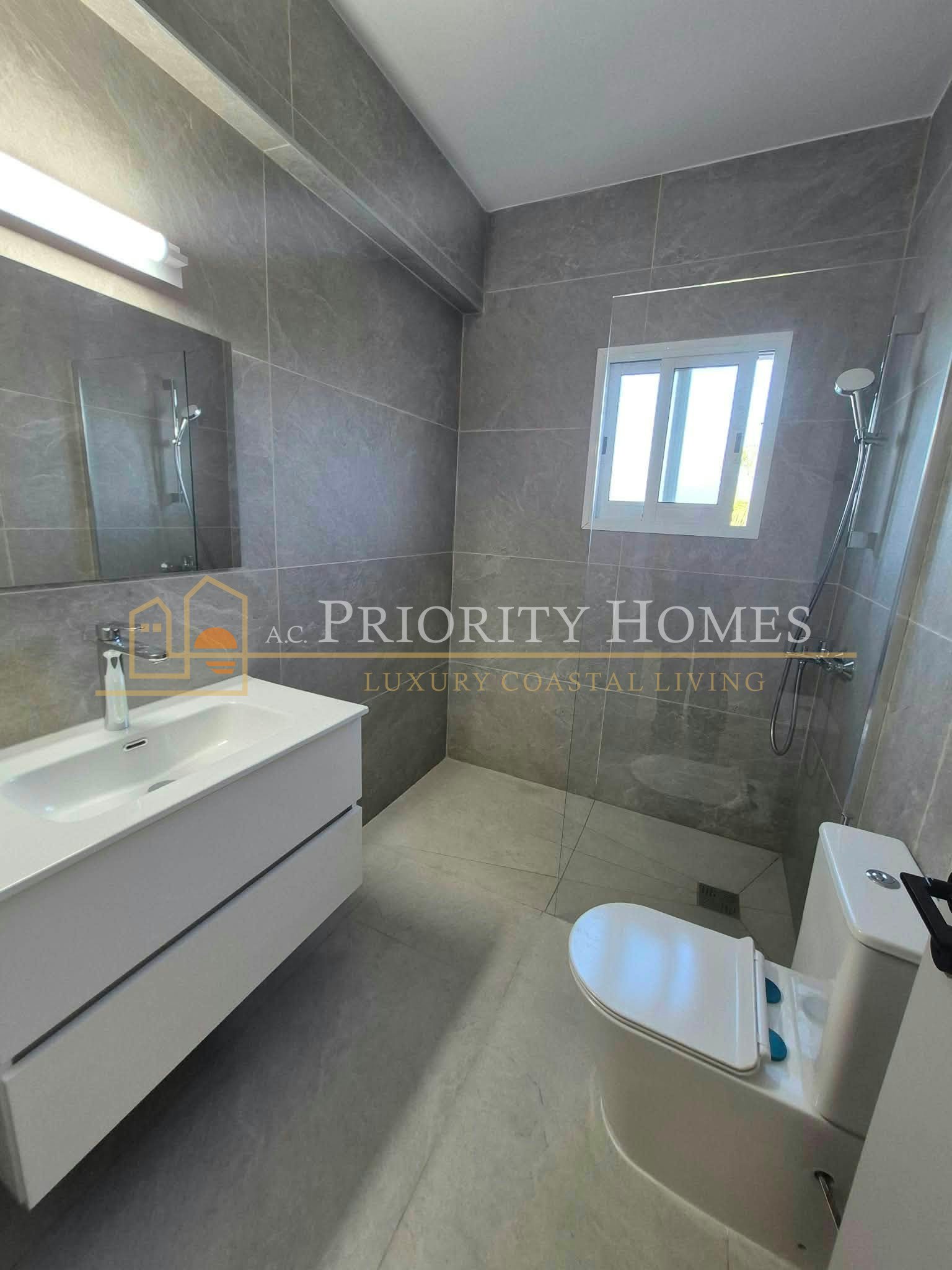 Modern Two‑Bedroom Apartment in Chloraka